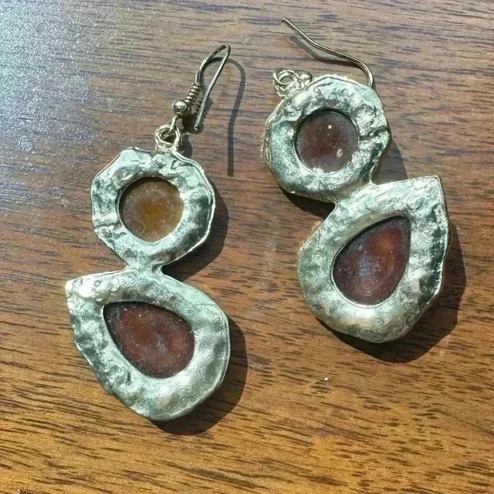 Amber Yellow Stone Clam Dangle Earrings - Picture 2 of 2